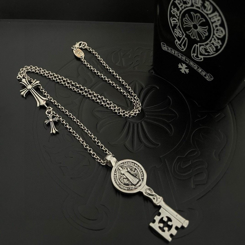 Ch*0me He**ts necklaces